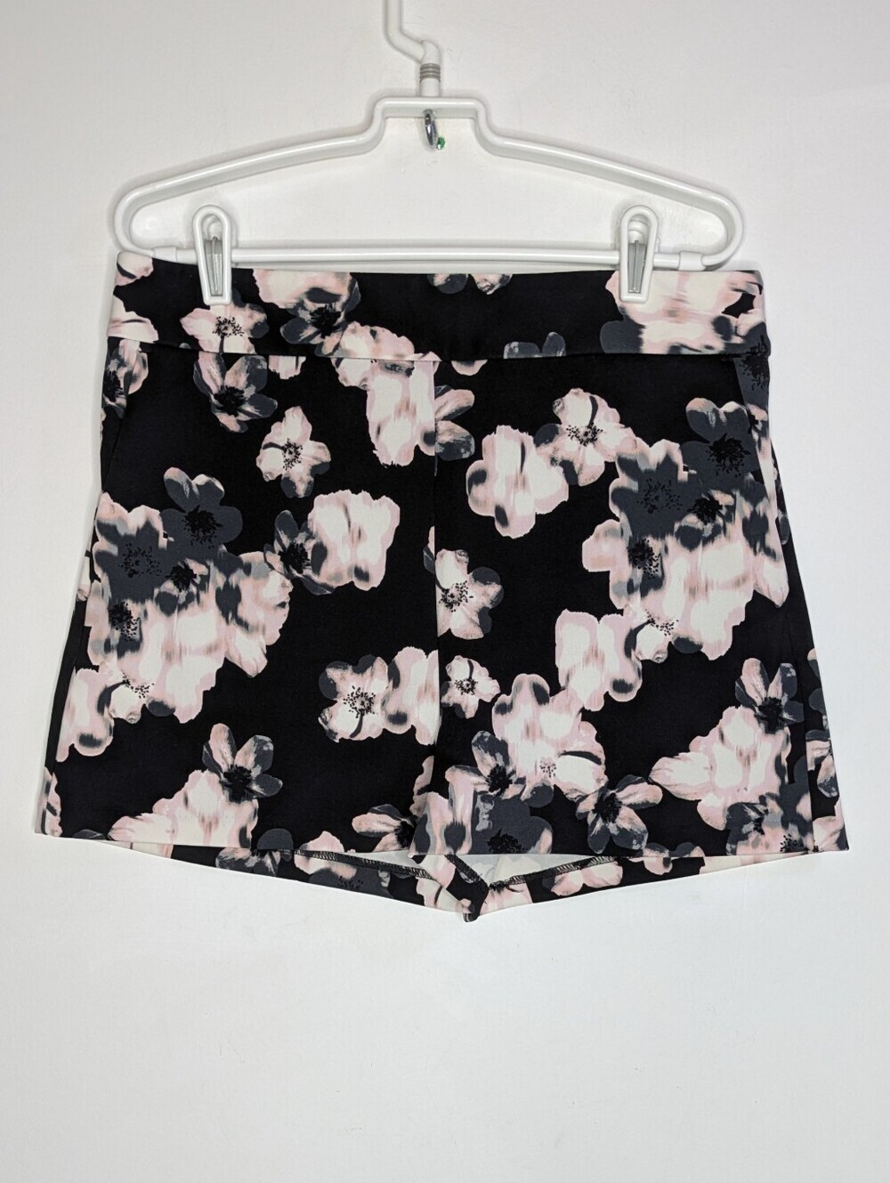 Express Black White Pink Floral Stretchy Short 12